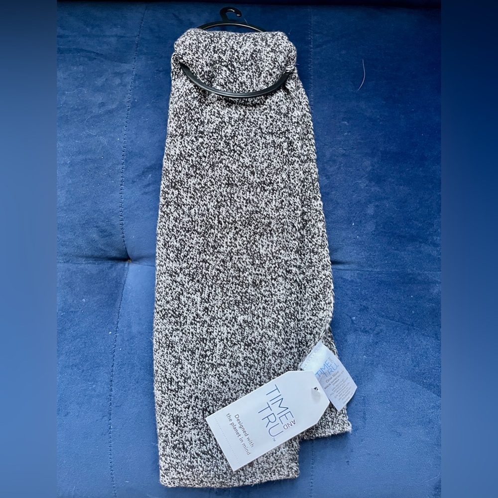 Gray and White Time and Tru Scarf